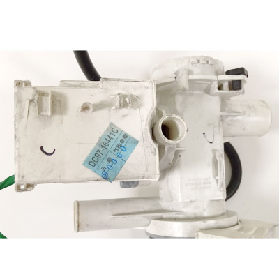 Помпа в сборе с улиткой стиральной машины Samsung DC97-16441C вид 3 с надписью на детали