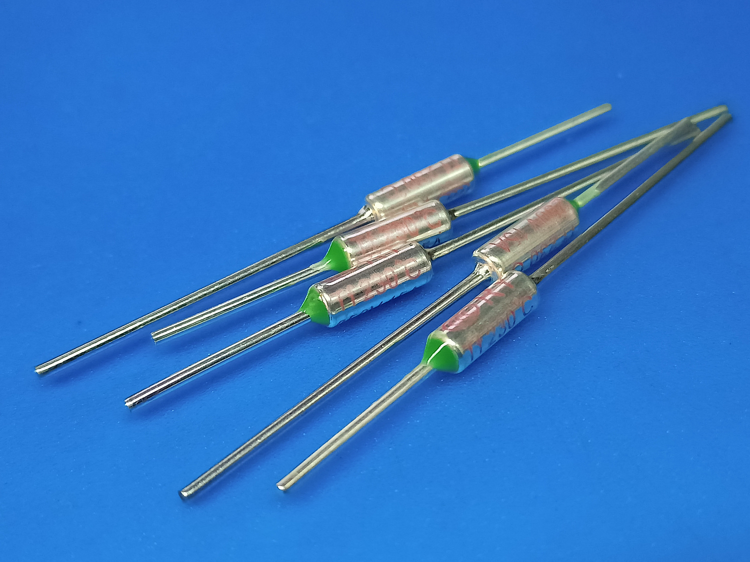 Термопредохранитель 230°C 15А 250В RY