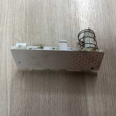 Кнопка-открытия-дверцы-СВЧ-микроволновой-(СВЧ)-печи-Samsung-DE64-02482A-(демонтаж-с-MW711KR)